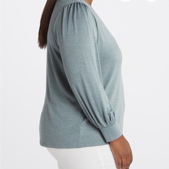 Super cute light green knit top. Size 1X - Picture 5 of 6